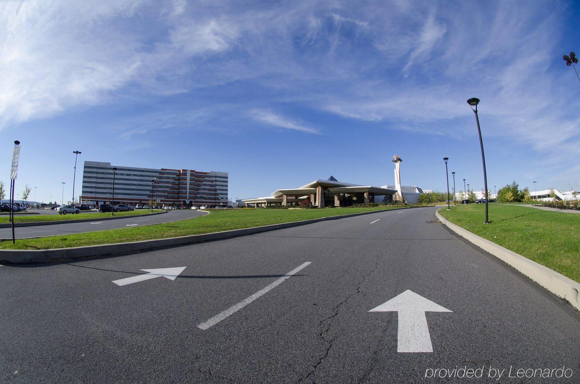 Mohegan Pennsylvania - Adults Only Wilkes-Barre Exterior foto